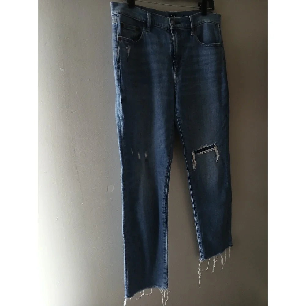 GAP Girlfriend Jeans Womens 8/29 Medium Wash Distressed Raw Hem Denim Blue